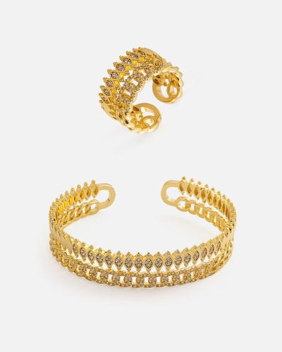 A distinctive women's set: a bracelet and ring in gold color.