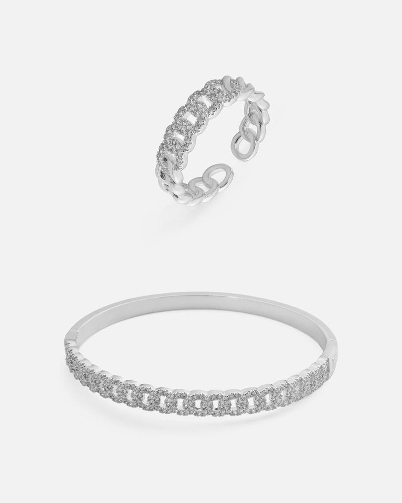 Women's bracelet and ring set with an attractive design in silver.