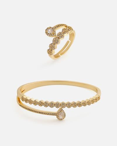 Attractive women's set in gold