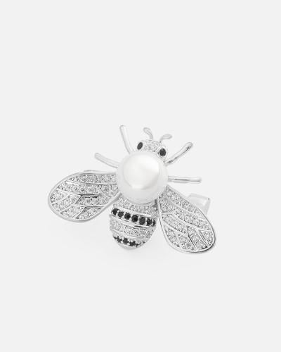 Women's brooch with an eye-catching design in silver