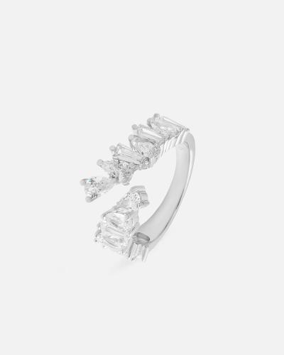 A women's ring in silver, adorned with sparkling zircon stones.