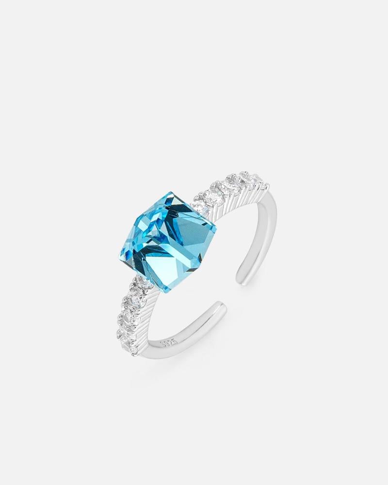 A distinctive women's ring in silver