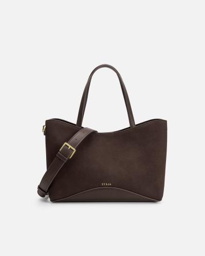 A women's bag that speaks the language of elegance in brown