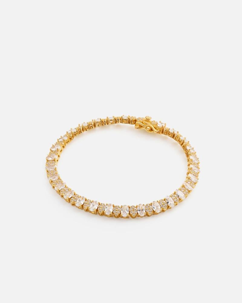 Women's bracelet with a unique design in gold