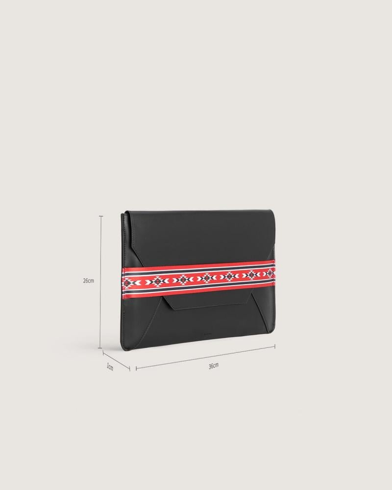  شنطة بحجم كبير لاطلالة عملية بلون أسود