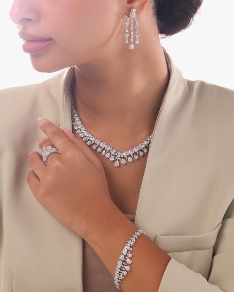 Luxury women's accessory set in silver