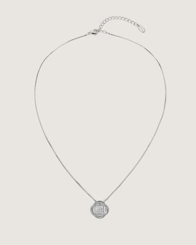 A necklace that complements your elegance in silver