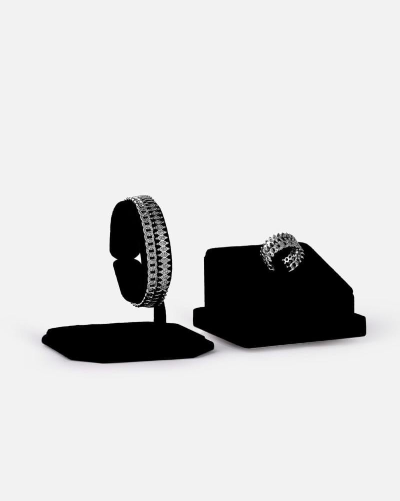 A distinctive women's set: a bracelet and ring in silver.