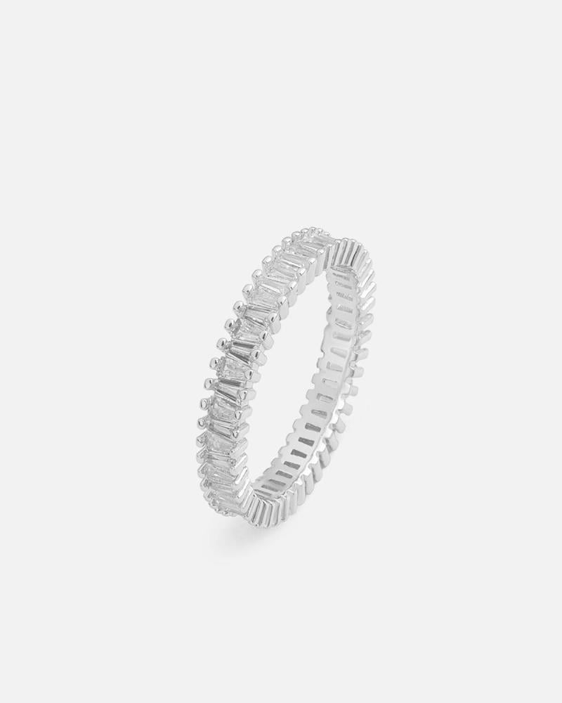 خاتم نسائي بتصميم مميز فضي