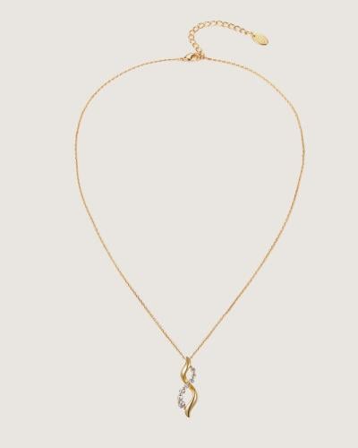 Delicate women's necklace in gold