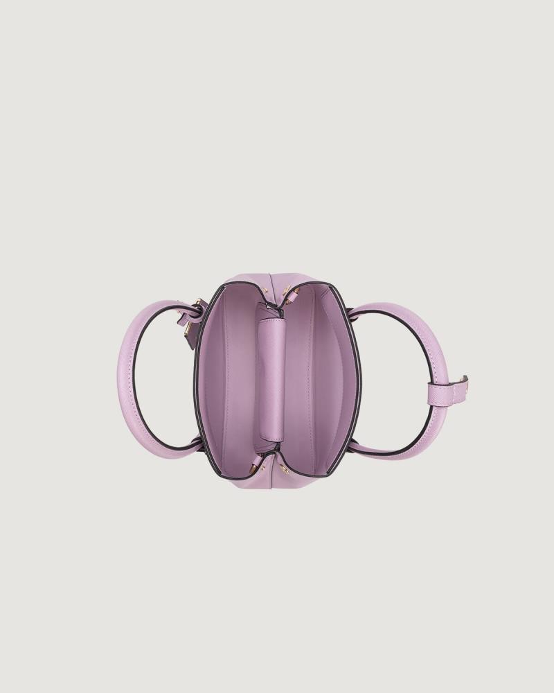 A large women's bag for your everyday look