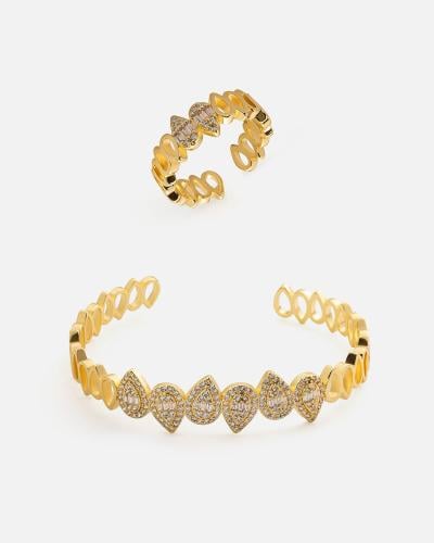Eye-catching bracelet and ring set in gold