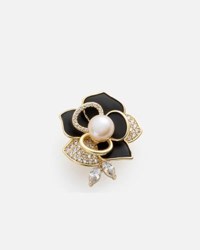 Women's brooch with a unique design in gold color