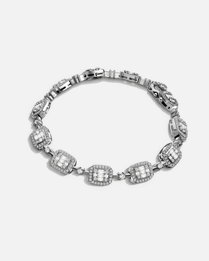 Women's bracelet with an elegant design in a silver color