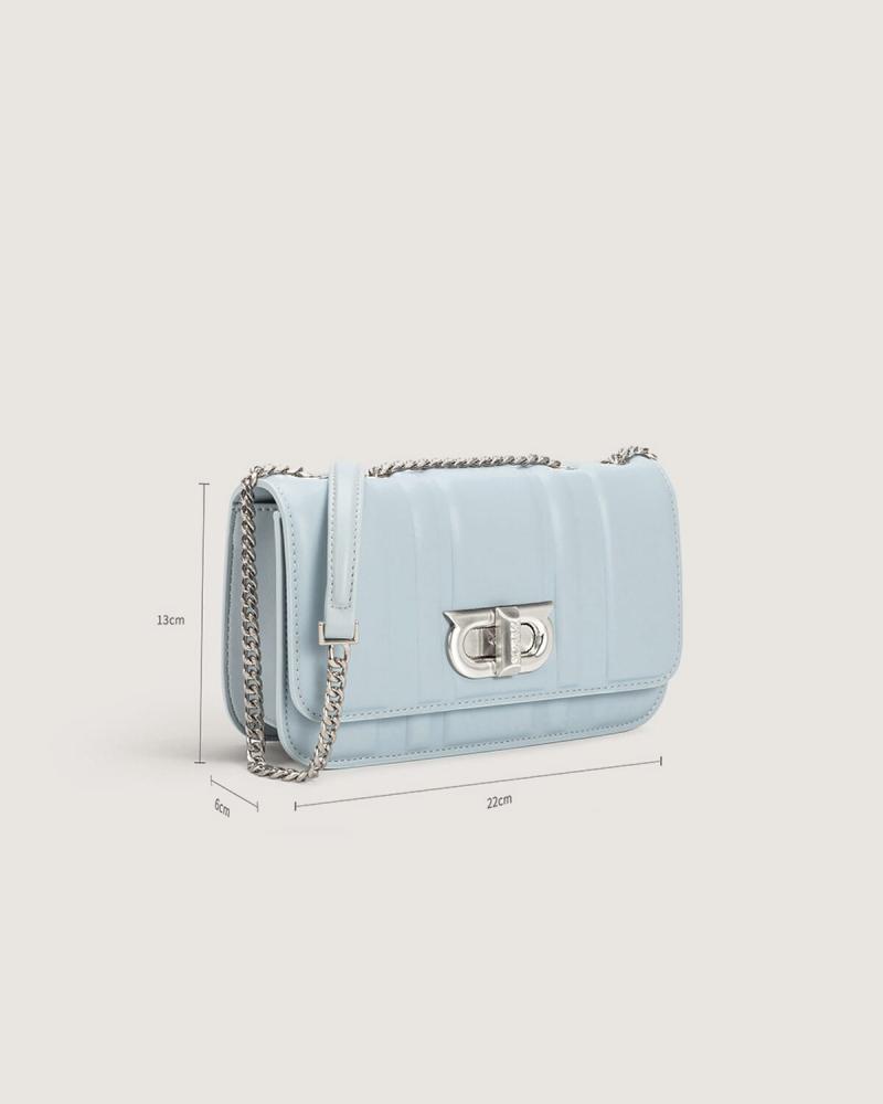 The perfect everyday bag in blue