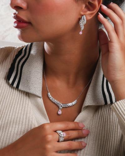 Elegant women's accessory set in silver and pink