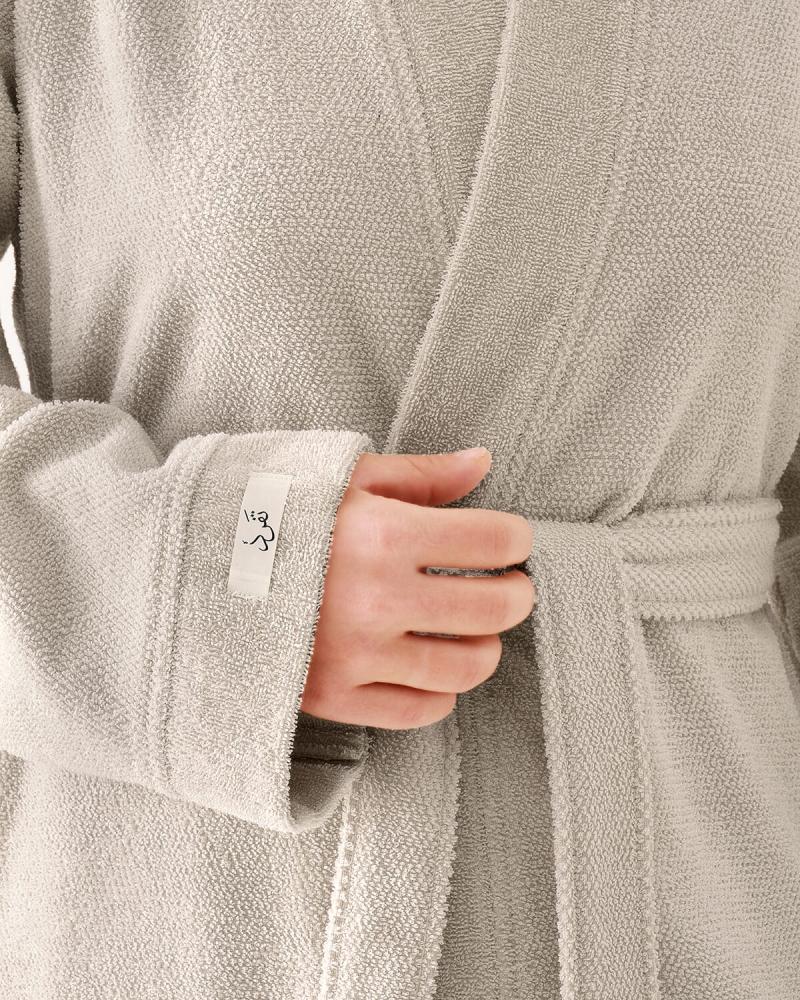 Attractive beige bathrobe اختر المقاس:(M)