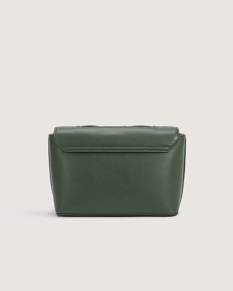 Wahaj bag in green, medium size, for everyday use.