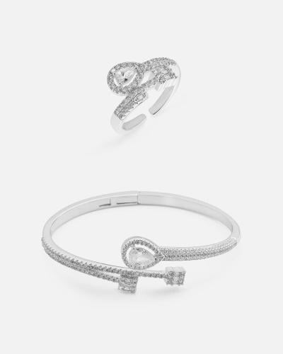 A distinctive women's set in silver