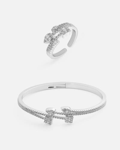 A distinctive women's set: a bracelet and ring in silver.