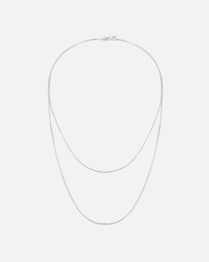 A distinctive women's necklace in silver
