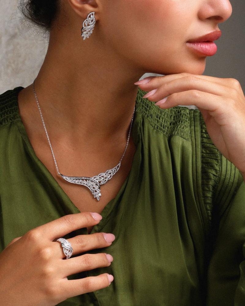 Luxury women's accessory set in silver