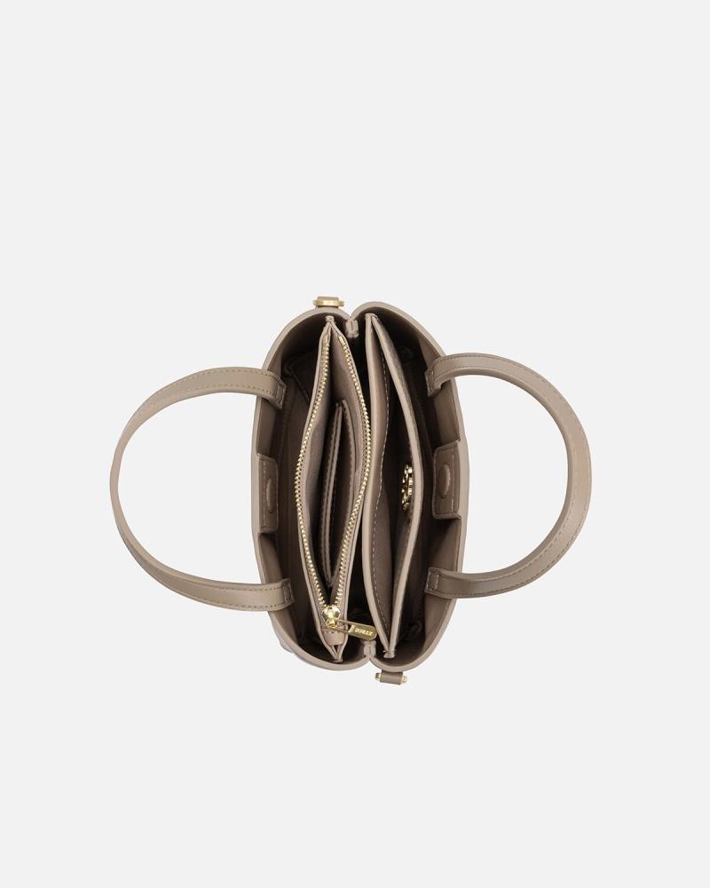 A women's bag that exudes beauty in an earthy brown color.