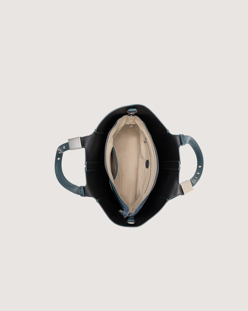 A medium-sized women's bag for your practical look
