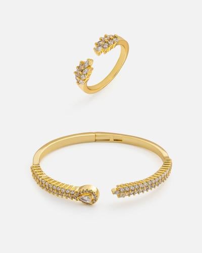 Elegant women's set: bracelet and ring in gold color