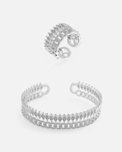 A distinctive women's set: a bracelet and ring in silver.