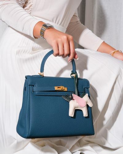 Medium-sized women's bag in blue