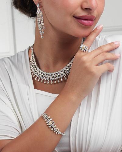 Attractive women's zircon set in silver and gold