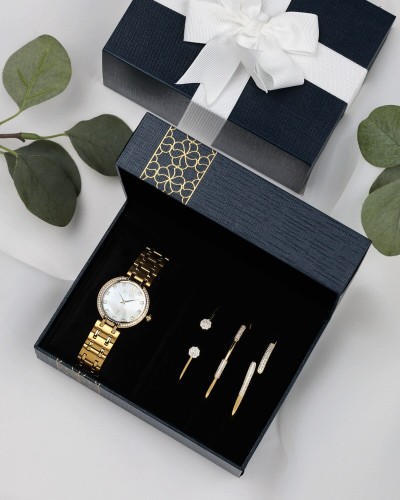 A women's gift set with an elegant design
