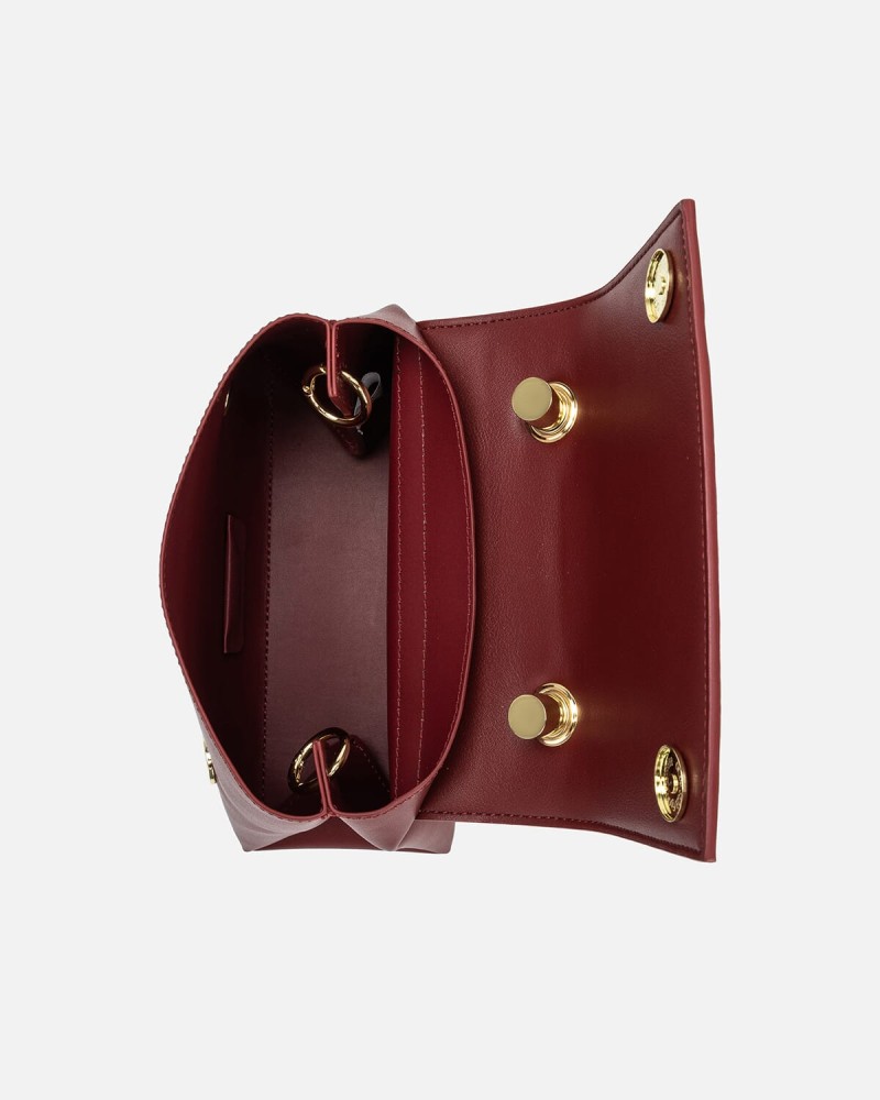 Women's bag with classic design