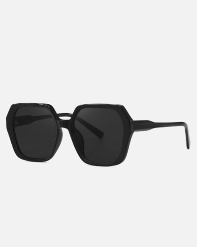 نظارة شمسية باللون الأسود