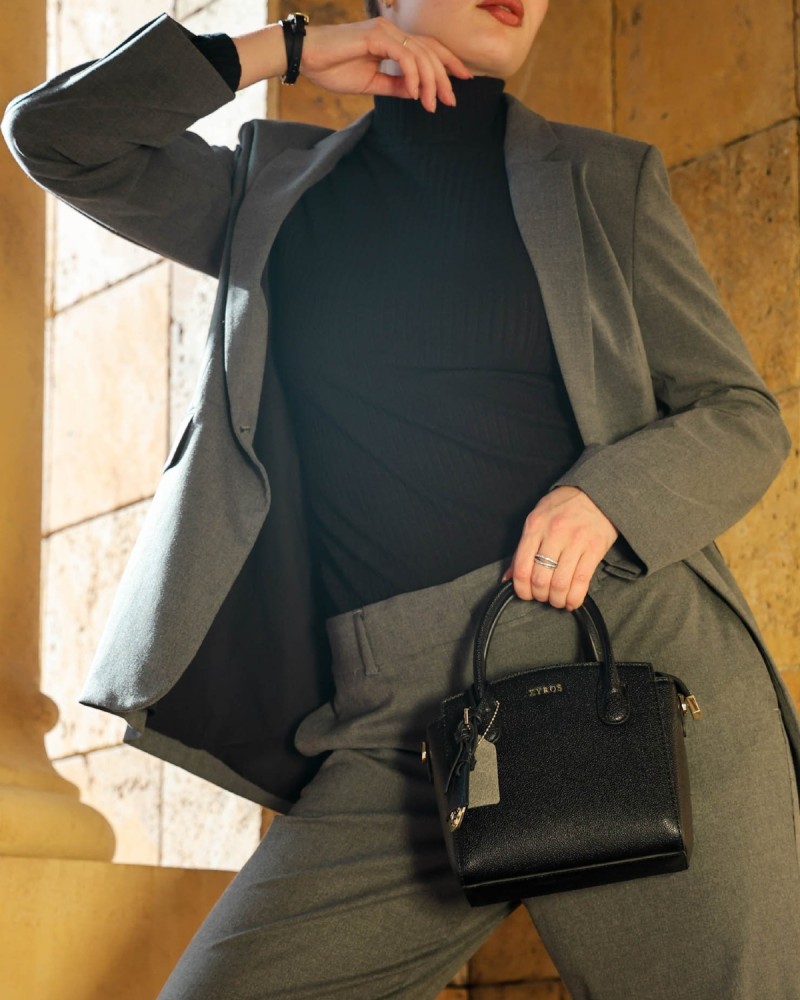 Modern women's bag in black