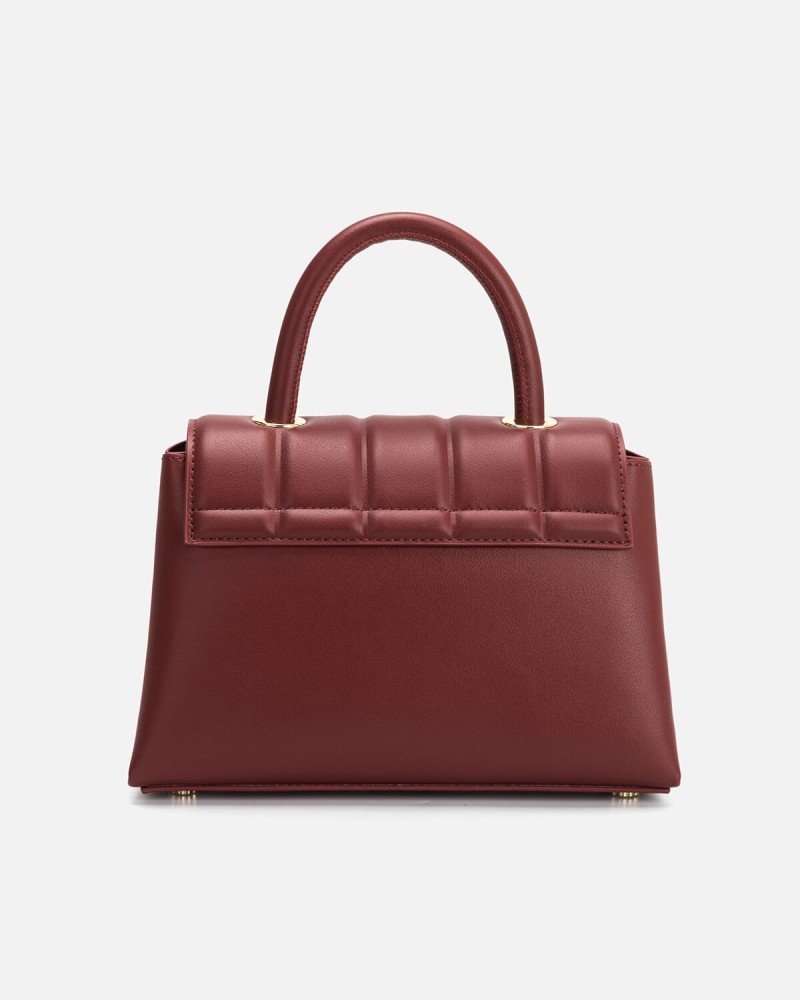 Women's bag with classic design