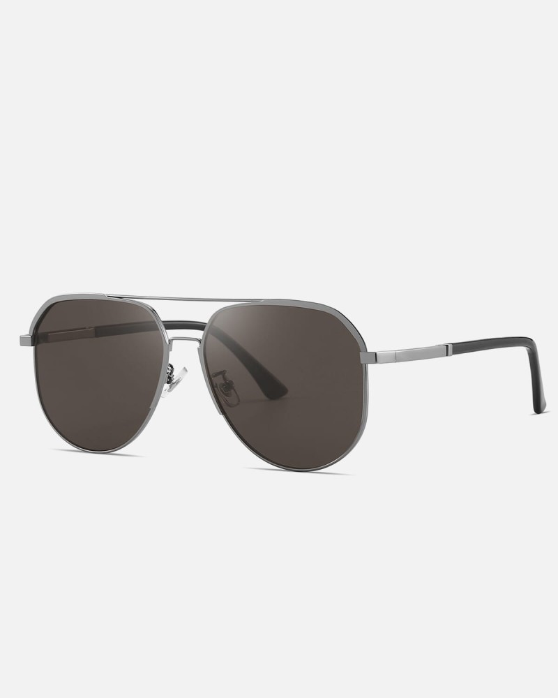 Men's sunglasses with classic design