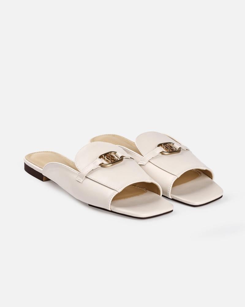 Women's flat shoes with a stylish design in beige