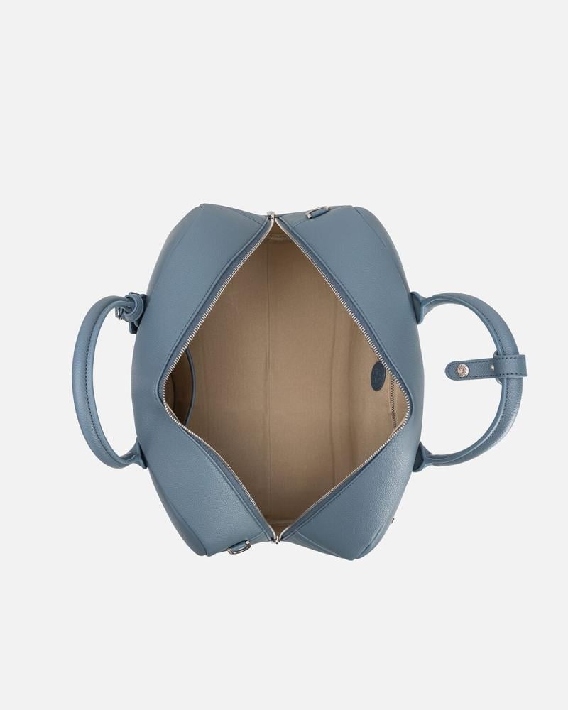 شنطة واسعة تناسبك في رحلاتك بلون أزرق