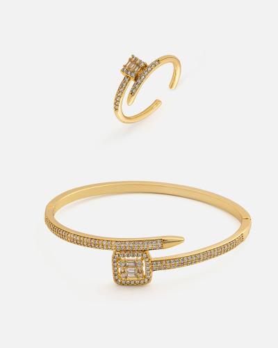A distinctive women's set: a bracelet and ring in gold color.