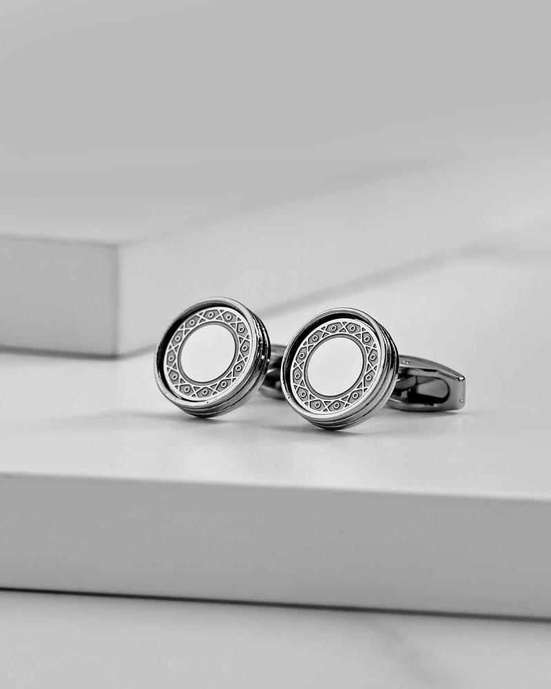 A men's gift with a modern design