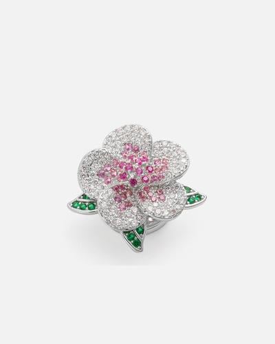 Women's brooch with an eye-catching design in silver