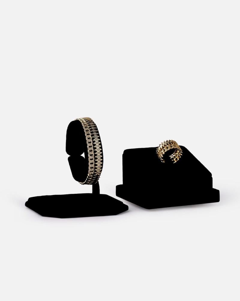 A distinctive women's set: a bracelet and ring in gold color.