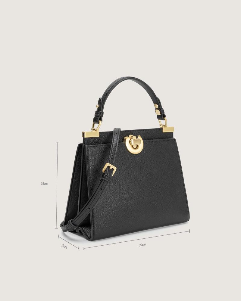 A women's bag that reflects elegance in black