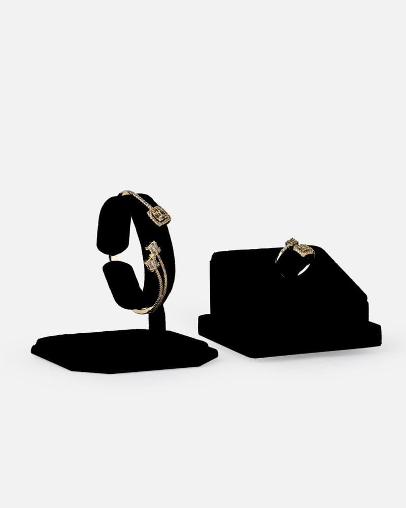 Women's bracelet and ring set with an interlocking design in gold color