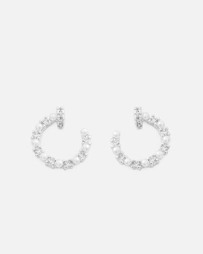 Women's earrings with an elegant design in silver color