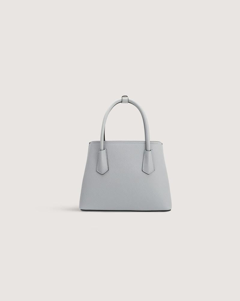 A large women's bag for your everyday look