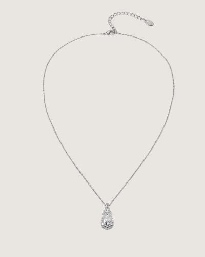 A necklace to make you stand out in a silver color