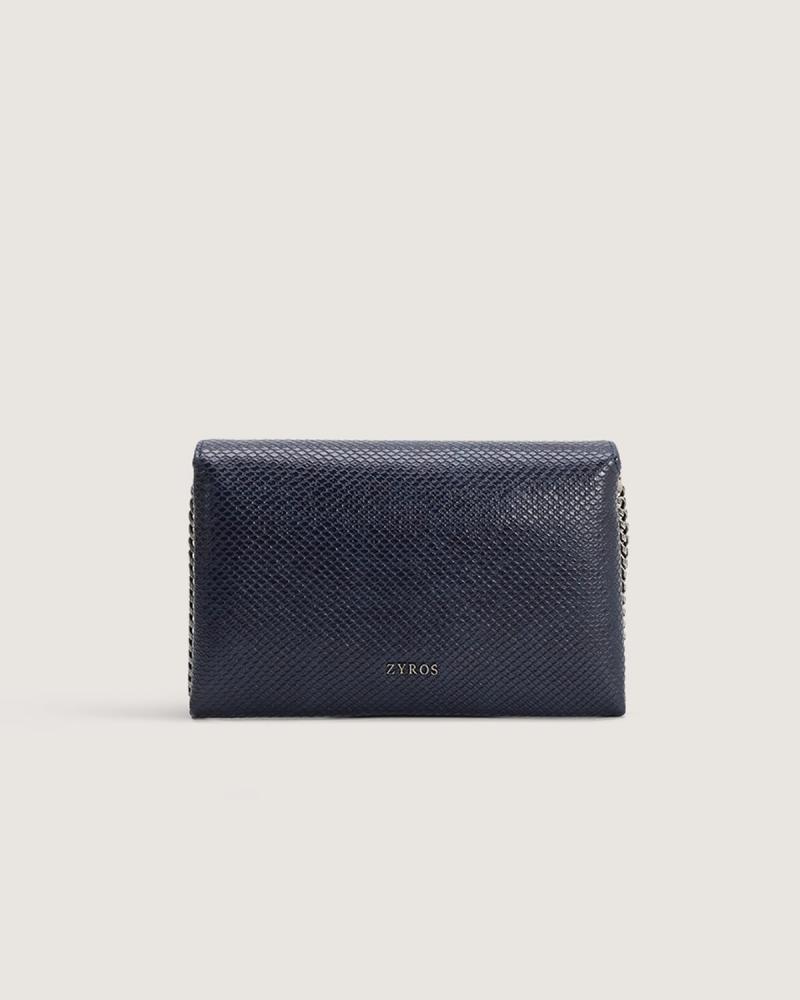 شنطة نسائية بمقاس متوسط بلون أزرق